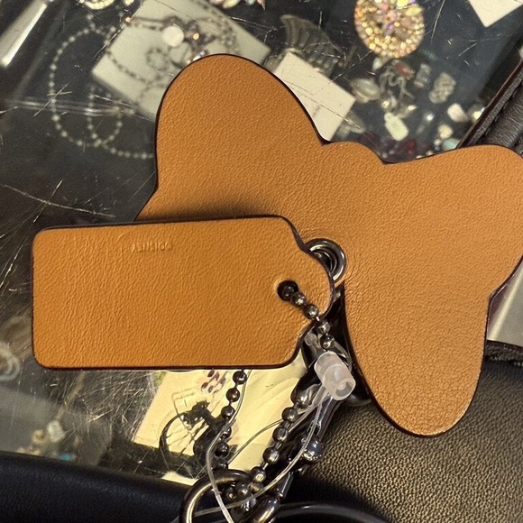 Disney x Coach Minnie Ears Clutch Wristlet in Black Glovetanned Leather - Picture 10 of 10